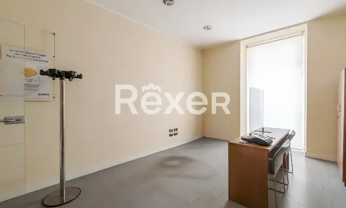Rexer-Brescia-Ex-filiale-bancaria-a-su-due-livelli-con-box-auto-nel-centro-storico-Altro