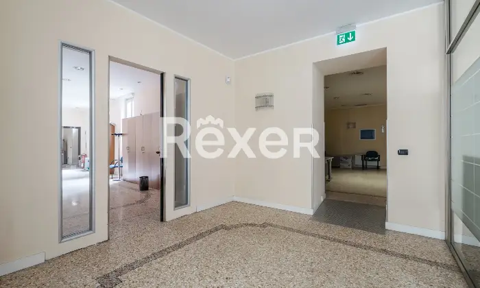 Rexer-Brescia-Ex-filiale-bancaria-a-su-due-livelli-con-box-auto-nel-centro-storico-Altro