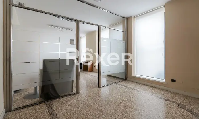 Rexer-Brescia-Ex-filiale-bancaria-a-su-due-livelli-con-box-auto-nel-centro-storico-Altro