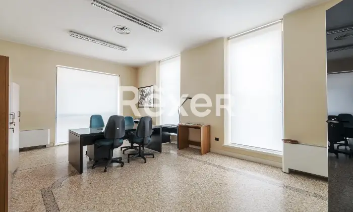 Rexer-Brescia-Ex-filiale-bancaria-a-su-due-livelli-con-box-auto-nel-centro-storico-Altro