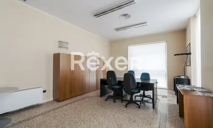 Rexer-Brescia-Ex-filiale-bancaria-a-su-due-livelli-con-box-auto-nel-centro-storico-Altro