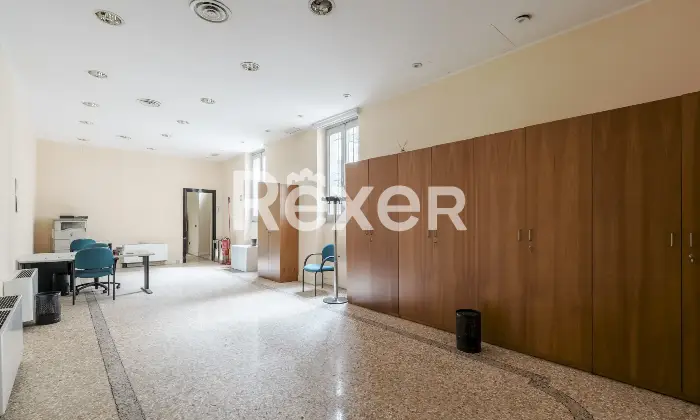 Rexer-Brescia-Ex-filiale-bancaria-a-su-due-livelli-con-box-auto-nel-centro-storico-Altro