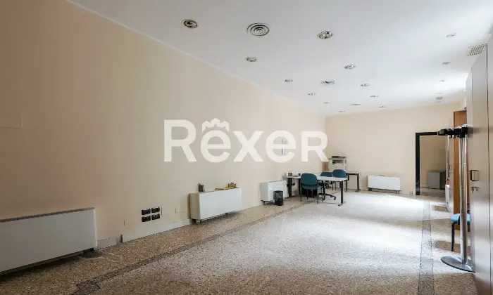Rexer-Brescia-Ex-filiale-bancaria-a-su-due-livelli-con-box-auto-nel-centro-storico-Altro