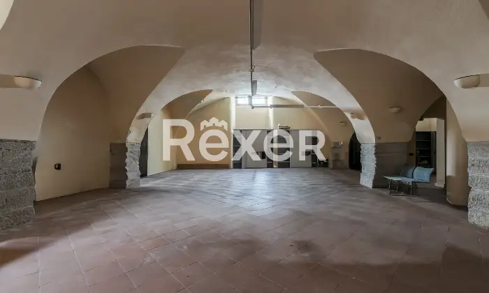 Rexer-Brescia-Ex-filiale-bancaria-a-su-due-livelli-con-box-auto-nel-centro-storico-Altro