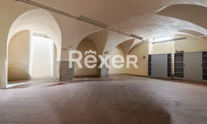 Rexer-Brescia-Ex-filiale-bancaria-a-su-due-livelli-con-box-auto-nel-centro-storico-Altro