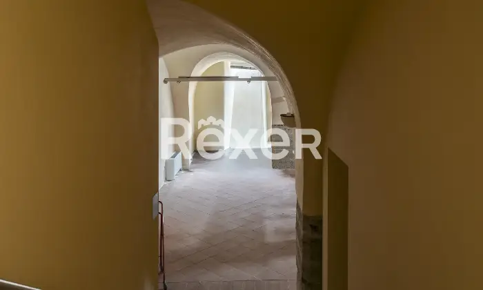 Rexer-Brescia-Ex-filiale-bancaria-a-su-due-livelli-con-box-auto-nel-centro-storico-Altro