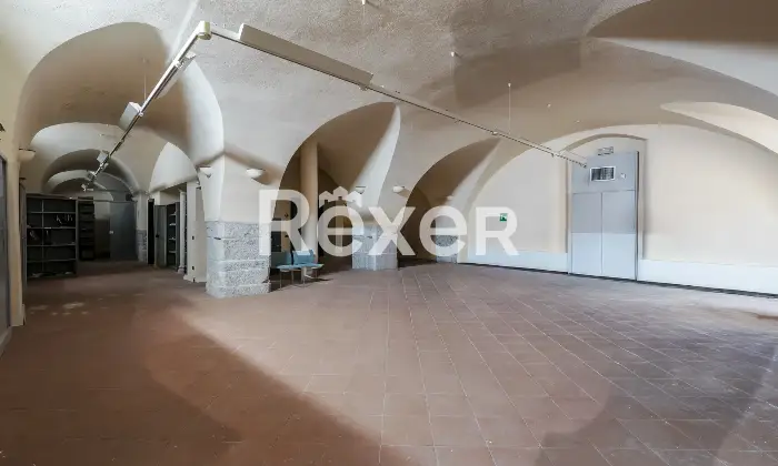 Rexer-Brescia-Ex-filiale-bancaria-a-su-due-livelli-con-box-auto-nel-centro-storico-Altro