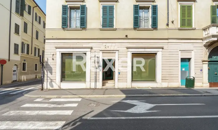Rexer-Brescia-Ex-filiale-bancaria-a-su-due-livelli-con-box-auto-nel-centro-storico-Altro