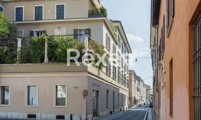 Rexer-Brescia-Ex-filiale-bancaria-a-su-due-livelli-con-box-auto-nel-centro-storico-Altro