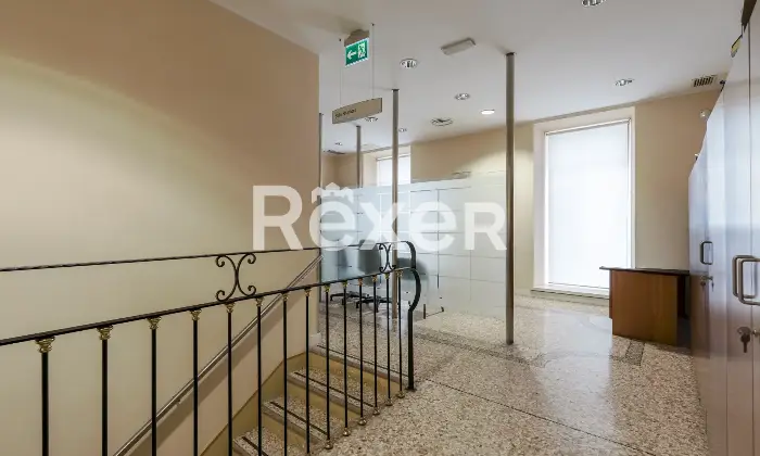 Rexer-Brescia-Ex-filiale-bancaria-a-su-due-livelli-con-box-auto-nel-centro-storico-Altro