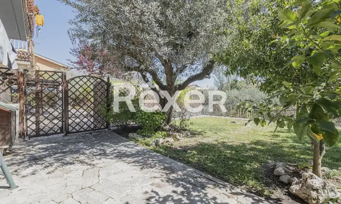 Rexer-Cesano-Vendesi-villa-bifamiliare-Altro