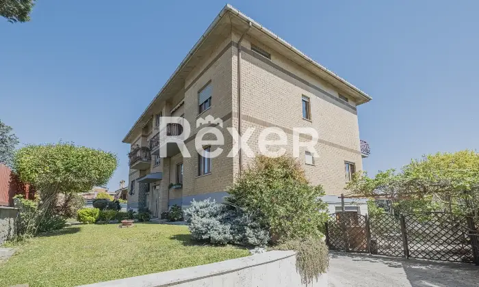 Rexer-Cesano-Vendesi-villa-bifamiliare-Altro