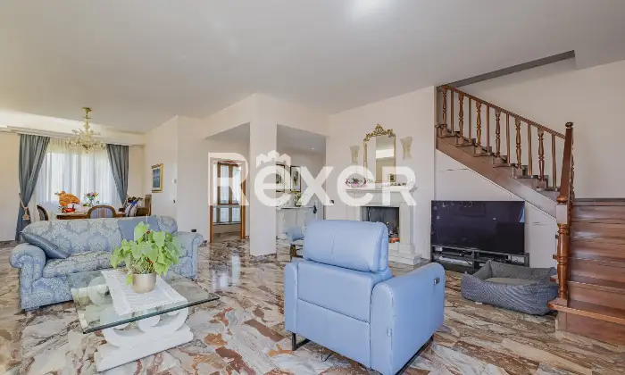 Rexer-Cesano-Vendesi-villa-bifamiliare-Altro