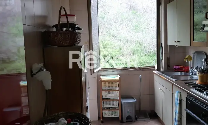 Rexer-Napoli-privato-vende-libero-al-rogito-Cucina