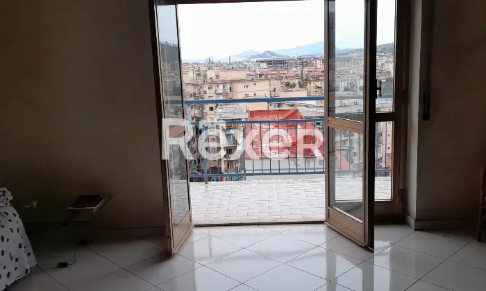 Rexer-Napoli-privato-vende-libero-al-rogito-Soggiorno