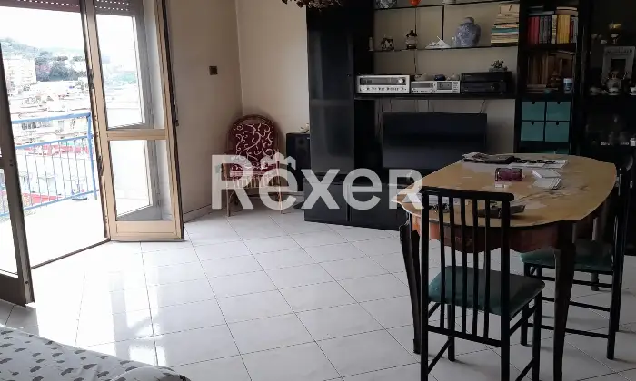 Rexer-Napoli-privato-vende-libero-al-rogito-Sala-da-pranzo