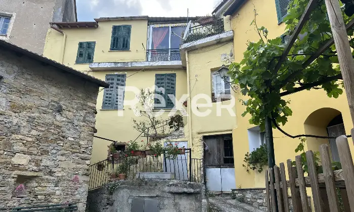 Rexer-Pietrabruna-Caratteristica-casa-depoca-in-centro-storico-Altro
