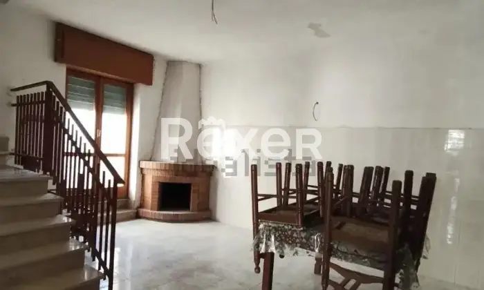 Rexer-Taurasi-Taurasi-immobile-cieloterra-con-giardino-privato-nel-viale-principale-Sala-da-pranzo