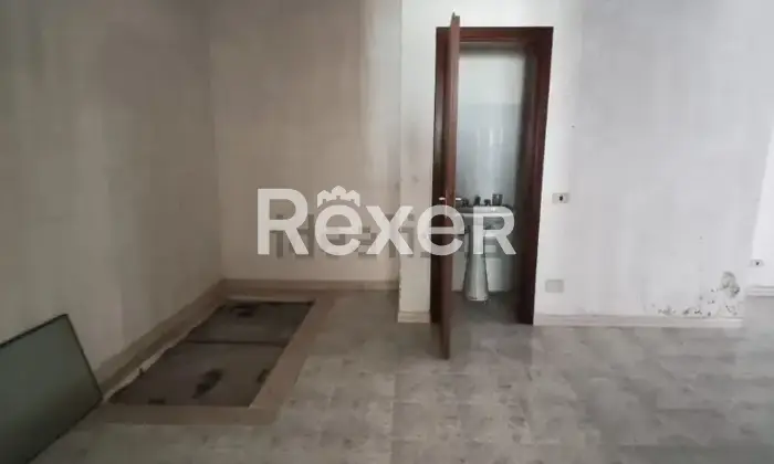 Rexer-Taurasi-Taurasi-immobile-cieloterra-con-giardino-privato-nel-viale-principale-Deposito