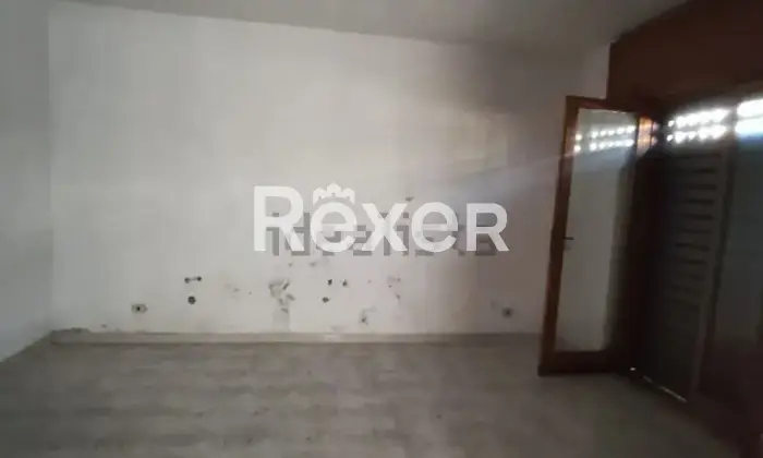 Rexer-Taurasi-Taurasi-immobile-cieloterra-con-giardino-privato-nel-viale-principale-Box