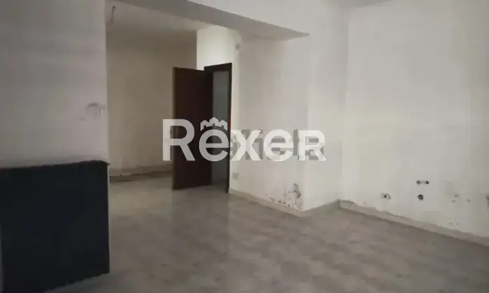 Rexer-Taurasi-Taurasi-immobile-cieloterra-con-giardino-privato-nel-viale-principale-Box