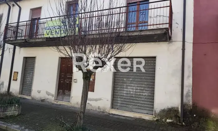 Rexer-Taurasi-Taurasi-immobile-cieloterra-con-giardino-privato-nel-viale-principale-Facciata