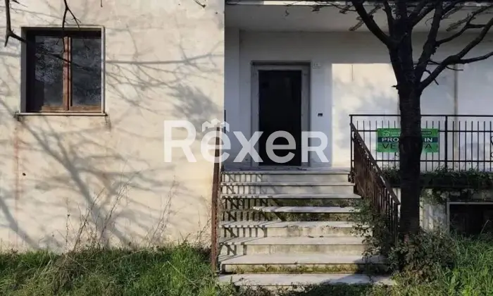 Rexer-Taurasi-Taurasi-villa-con-giardino-mq-a-due-passi-dal-centro-Facciata