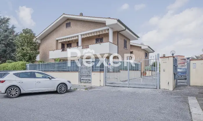 Rexer-Ciampino-Trilocale-con-giardino-e-box-auto-Altro