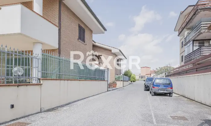 Rexer-Ciampino-Trilocale-con-giardino-e-box-auto-Altro