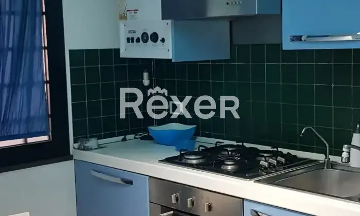 Rexer-Cecina-Cecina-privato-vende-libero-centrale-mq-terrazzino-posto-auto-Cucina