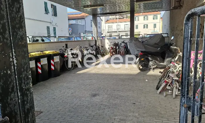 Rexer-Cecina-Cecina-privato-vende-libero-centrale-mq-terrazzino-posto-auto-Altro