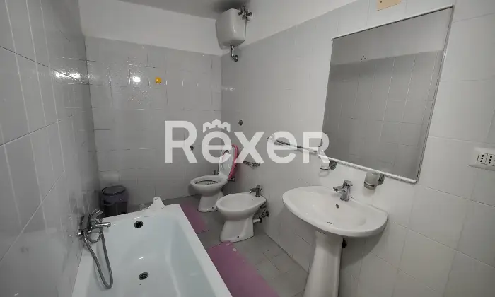 Rexer-Terre-Roveresche-Casa-indipendente-con-giardino-privato-e-mansarda-abitabile-Bagno