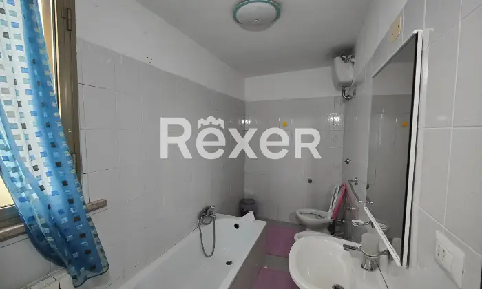 Rexer-Terre-Roveresche-Casa-indipendente-con-giardino-privato-e-mansarda-abitabile-Bagno