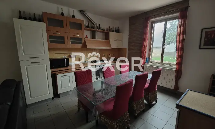 Rexer-Terre-Roveresche-Casa-indipendente-con-giardino-privato-e-mansarda-abitabile-Cucina
