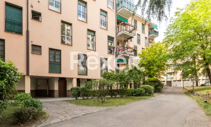 Rexer-Milano-Comasina-Ampio-trilocale-con-balcone-Altro