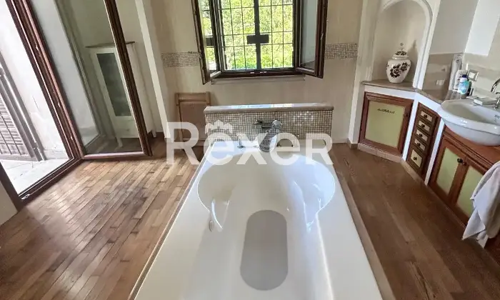Rexer-Nepi-Villa-unifamiliare-con-giardino-privato-Altro