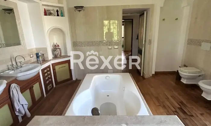 Rexer-Nepi-Villa-unifamiliare-con-giardino-privato-Altro