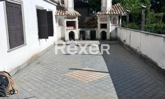 Rexer-Nepi-Villa-unifamiliare-con-giardino-privato-Altro