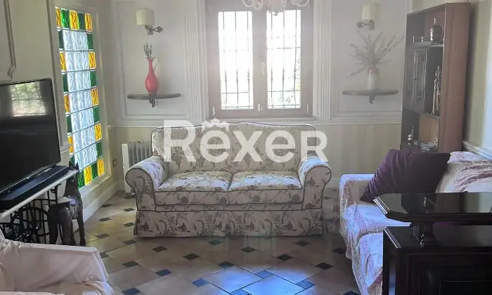 Rexer-Nepi-Villa-unifamiliare-con-giardino-privato-Altro