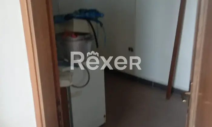 Rexer-Vignanello-Locale-commerciale-in-vendita-in-SP-a-Fabrica-di-Roma-Altro