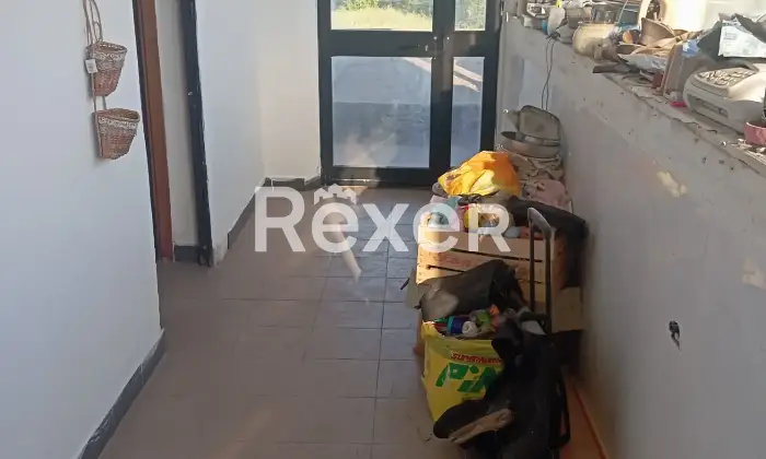 Rexer-Vignanello-Locale-commerciale-in-vendita-in-SP-a-Fabrica-di-Roma-Altro