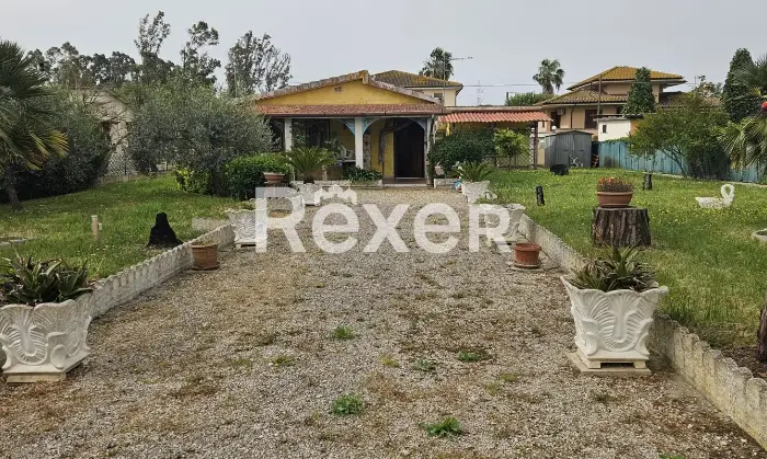 Rexer-Latina-Casa-indipendente-con-ampio-giardino-Altro