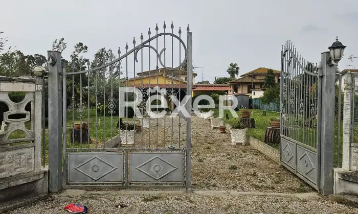 Rexer-Latina-Casa-indipendente-con-ampio-giardino-Altro