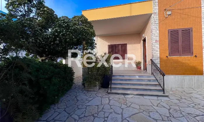 Rexer-Racale-Tra-Terra-e-Mare-Elegante-Villino-a-m-mare-Terrazzo