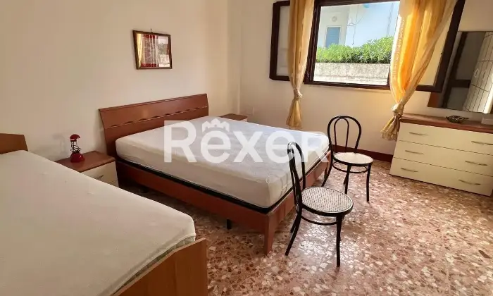 Rexer-Racale-Tra-Terra-e-Mare-Elegante-Villino-a-m-mare-CameraDaLetto