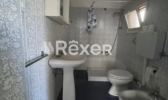 Rexer-Racale-Tra-Terra-e-Mare-Elegante-Villino-a-m-mare-Bagno