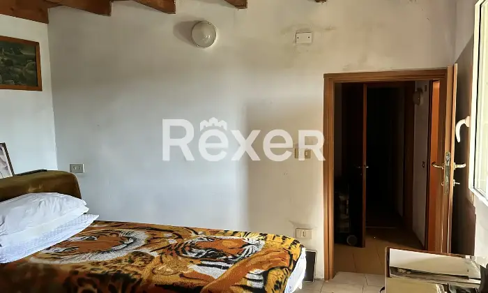 Rexer-Caltrano-Casa-singola-con-giardino-e-locali-accessori-Altro