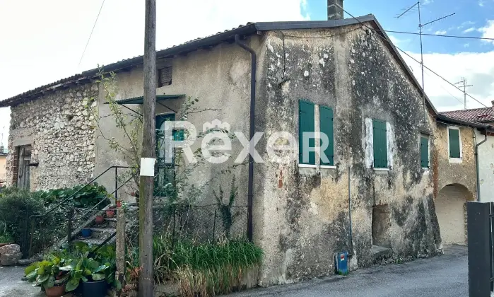 Rexer-Caltrano-Casa-singola-con-giardino-e-locali-accessori-Altro