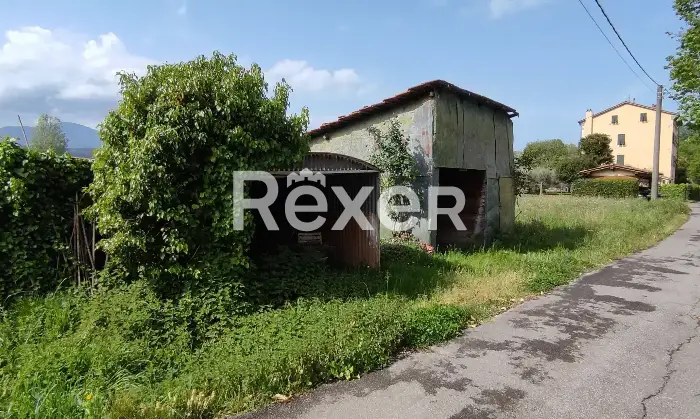 Rexer-Capannori-Vendesi-propriet-con-due-unit-indipendenti-e-ampio-terreno-Via-dei-Boschi-Capannori-LU-Altro