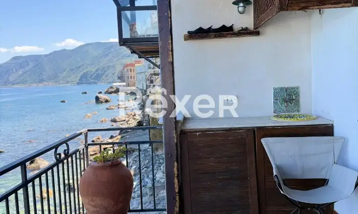 Rexer-Scilla-Terratetto-disposto-su-due-livelli-Altro